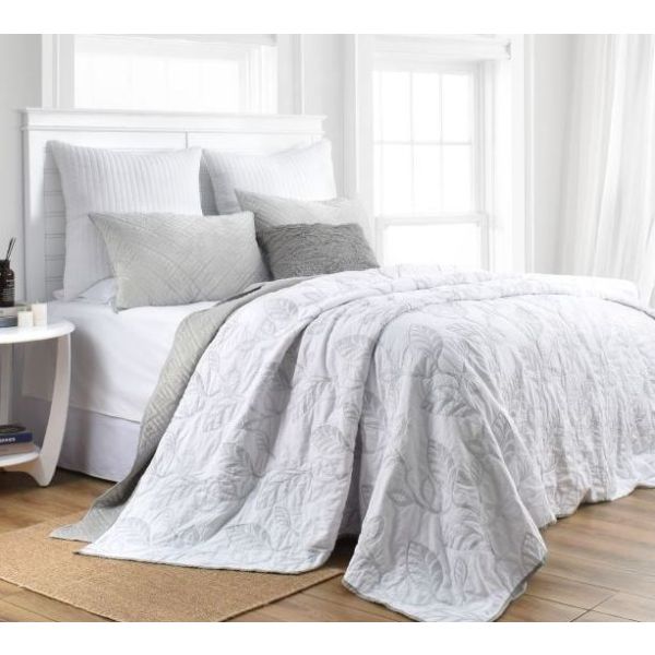 V107-KD6460K-208331-00 Classic Quilts Botannical Leaves King Bedspread Set - Image 1
