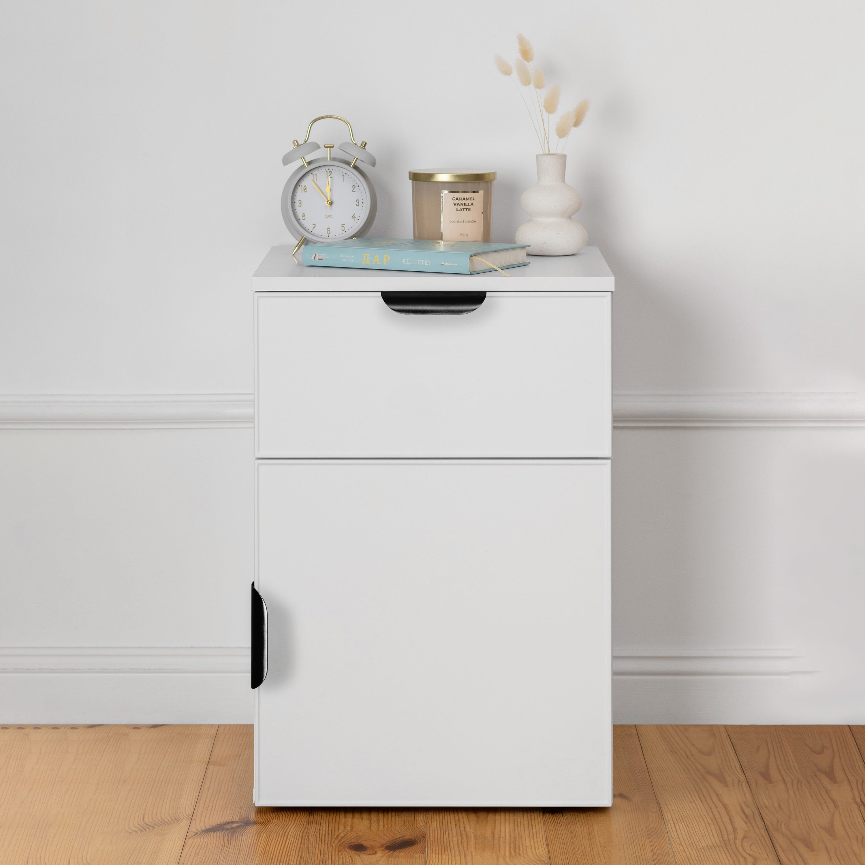 V164-ECS13WFTB03B-202503072212-00 PORTO BEDSIDE TABLE - WHITE - SLIM - PULL BLACK - Image 1