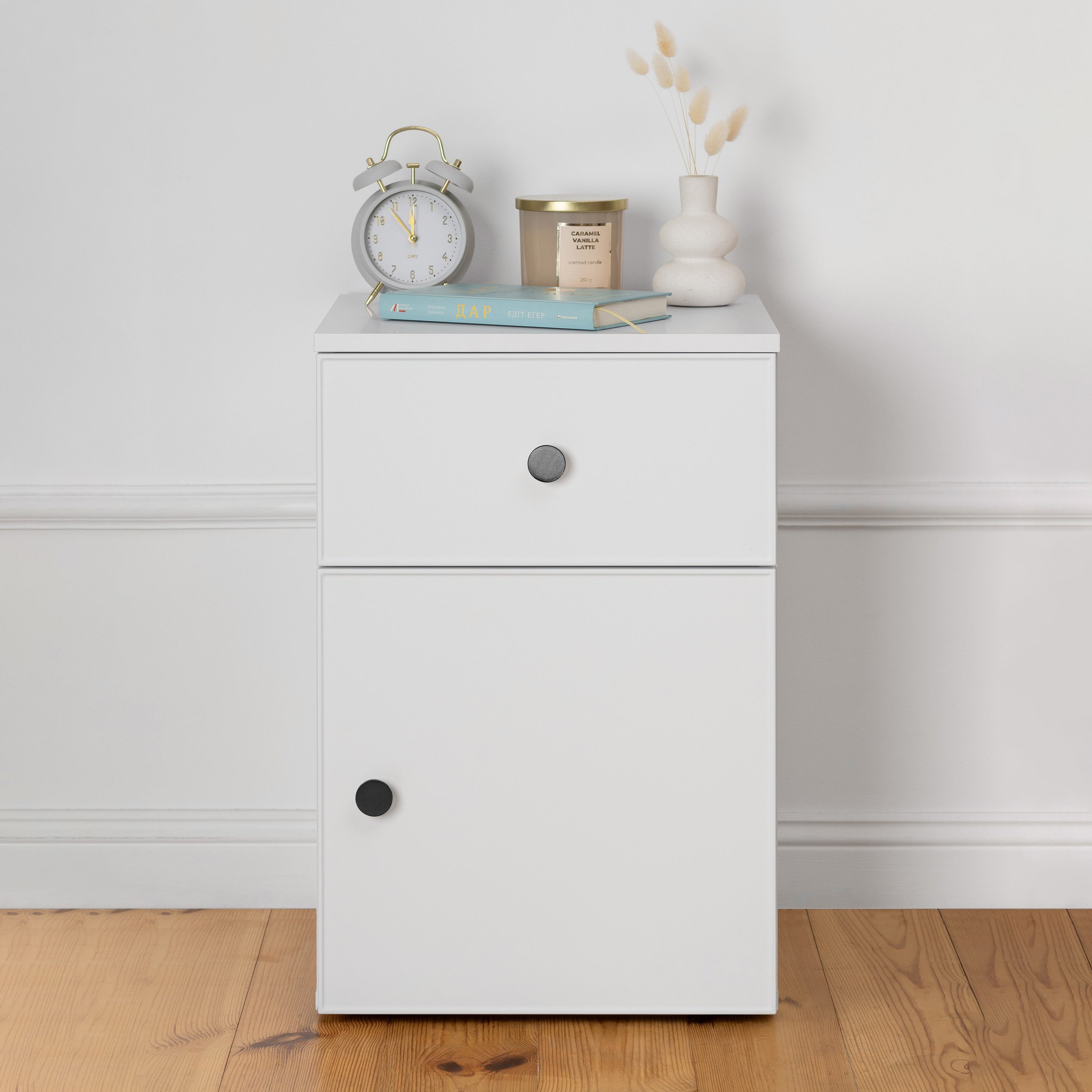 V164-ECS13WTB06B-202503072211-00 PORTO BEDSIDE TABLE - WHITE - SLIM - ROUND BLACK - Image 1