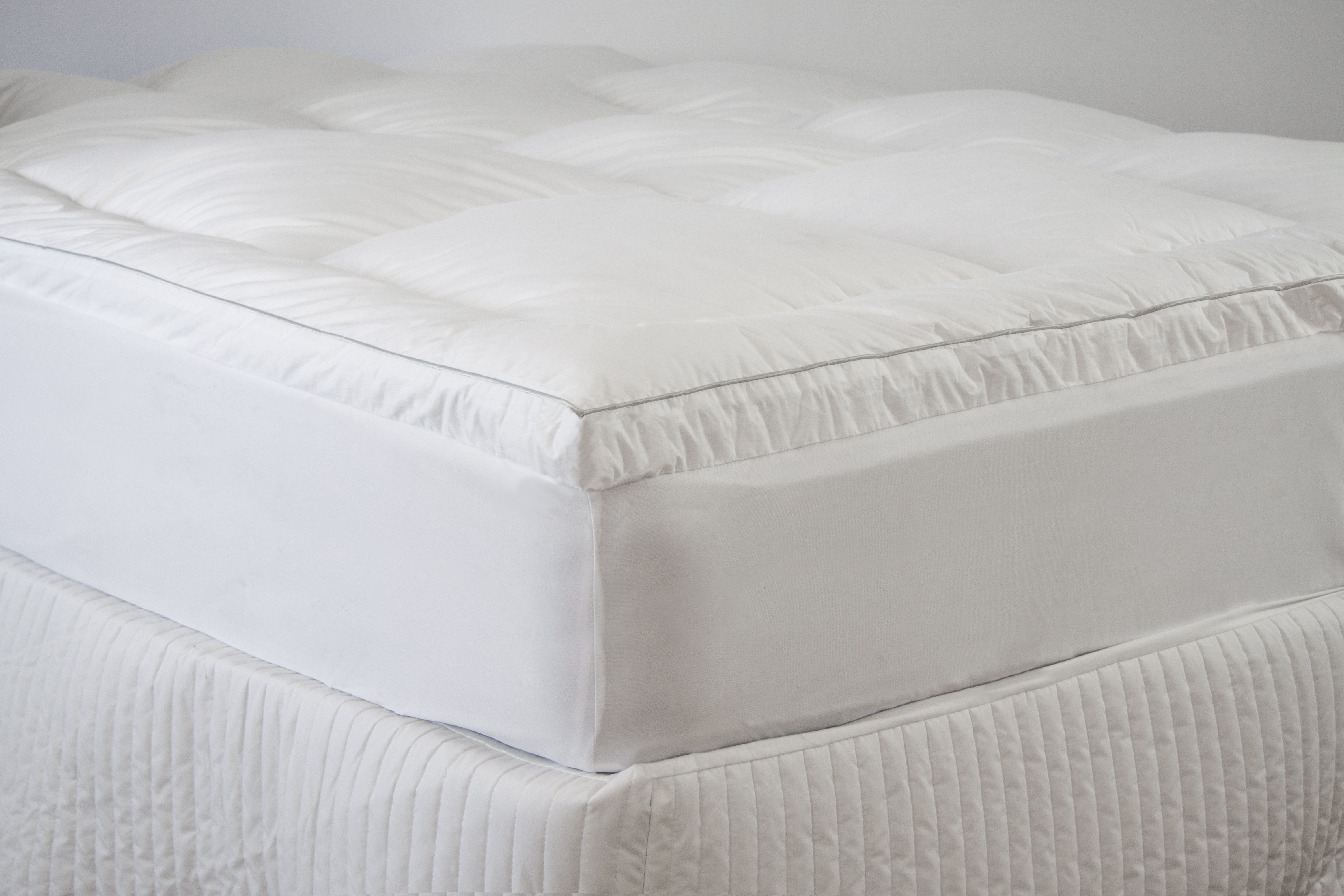 V441-MT4589WTEKBVAC-90427-00 2800GSM Standard Microfibre MATTRESS TOPPER V/P - KING - Image 1