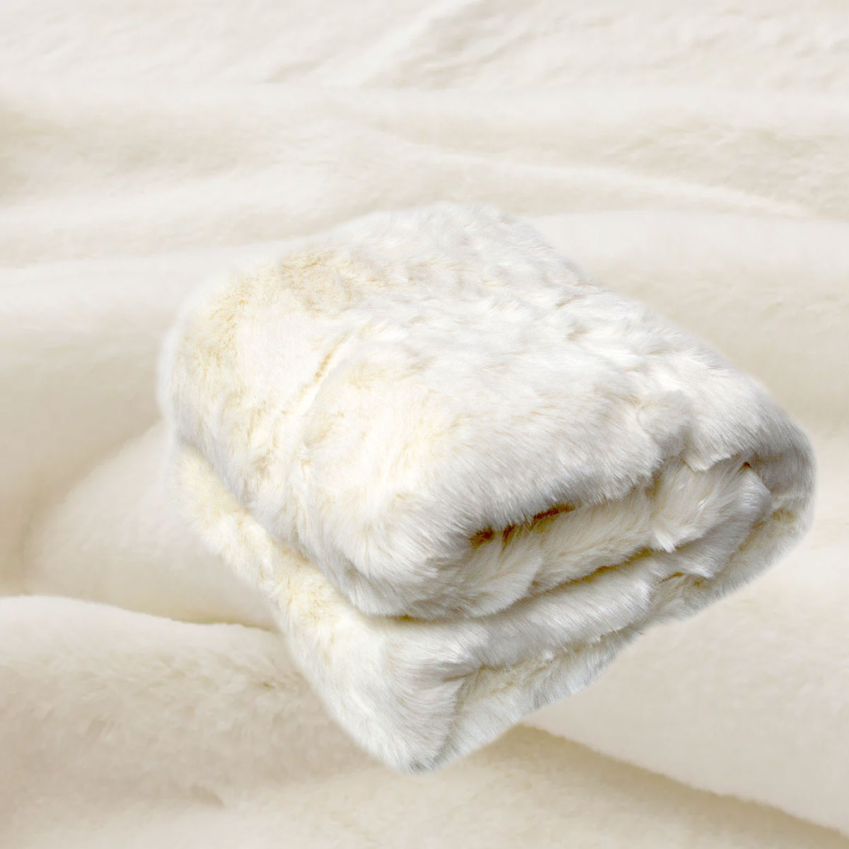 V442-ATX-THROW-23LUXPOLAR-NATURAL-RE-79282-00 Polar Bear Luxury Faux Fur Throw Rug 127 x 152 cm - Image 1
