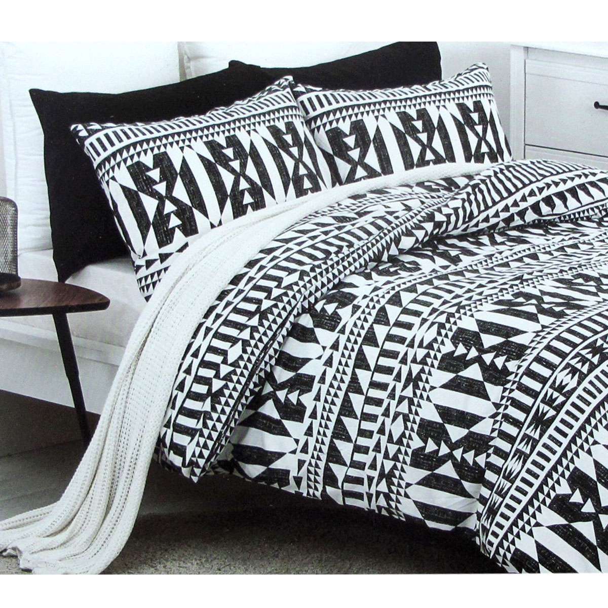 V442-CAP-QUILTCS-BARUNDI-BLACK-QS-98507-00 Belmondo Barundi Tribal Easy Care Quilt Cover Set Queen - Image 1