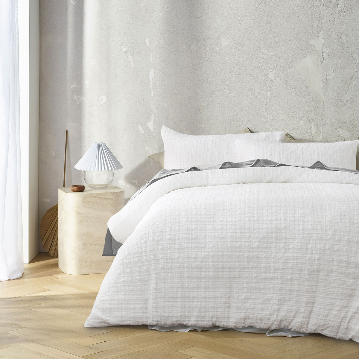 V442-HIN-QUILTCS-AUGUSTA-WHITE-SB-202502280905-00 Accessorize Augusta White Ruched Quilt Cover Set Single - Image 1