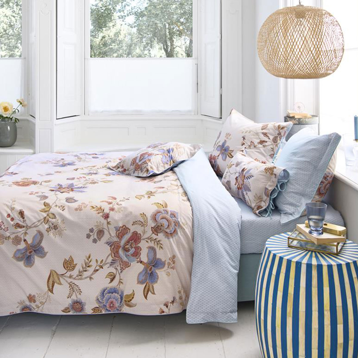 V442-HIN-QUILTCS-CECEFIORE-PEACH-SK-83689-00 PIP Studio Cece Fiore White Cotton Quilt Cover Set Super King - Image 1