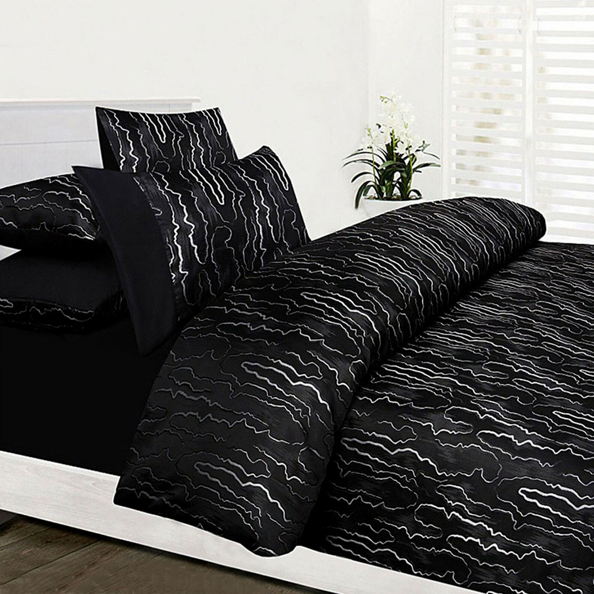 V442-HIN-QUILTCS-NAPLES-BLACK-DS-83307-00 Accessorize Naples Black Jacquard Quilt Cover Set Double - Image 1