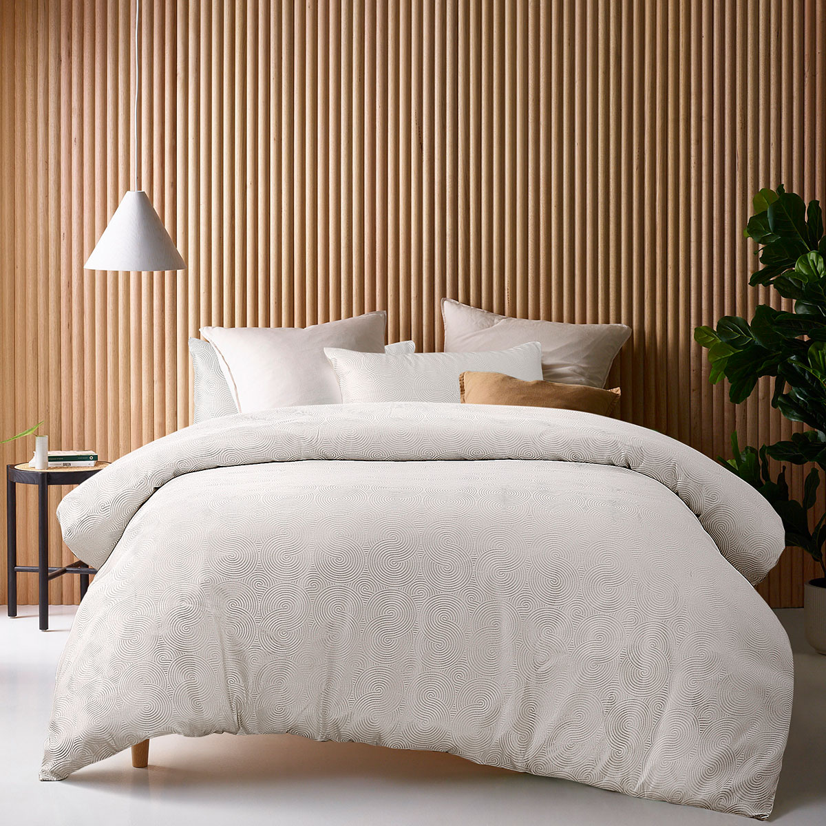 V442-HIN-QUILTCS-VERA-SILVER-KI-83432-00 Accessorize Vera Jacquard Quilt Cover Set King - Image 1