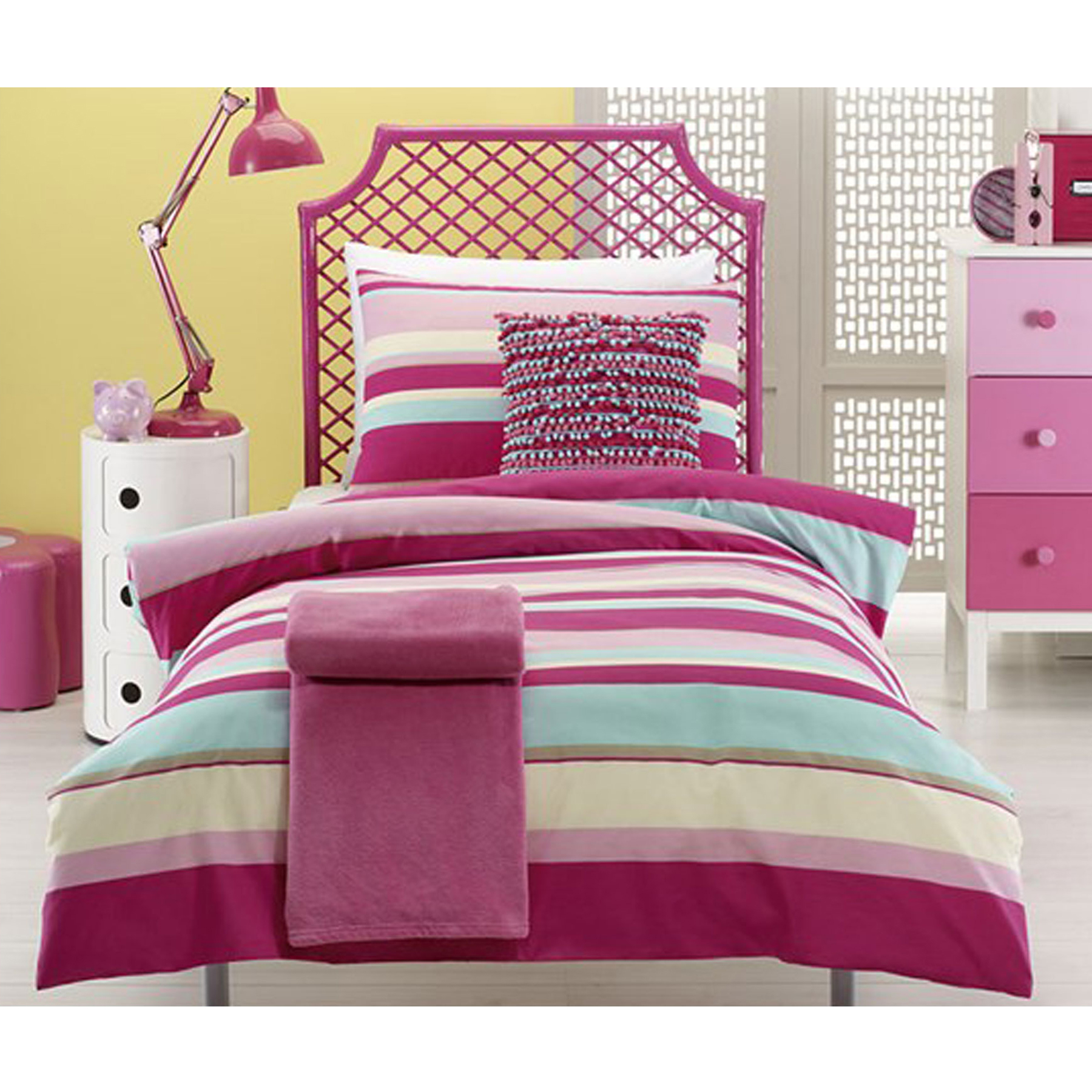 V442-PIL-QUILTCS-RUBY-MULTI-QS-213299-00 Jiggle & Giggle Ruby Quilt Cover Set Queen - Image 1