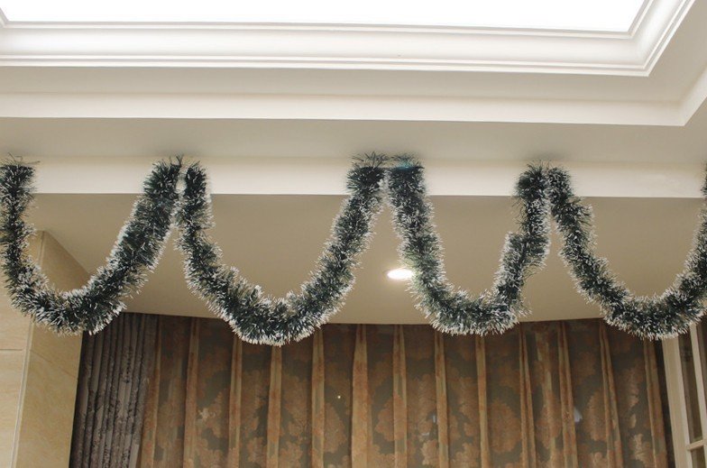 V474-206332-102907-00 5x 2.5m Christmas Tinsel Xmas Garland Sparkly Snowflake Party Natural Home Décor, Snow Tips in Dark Green - Image 1