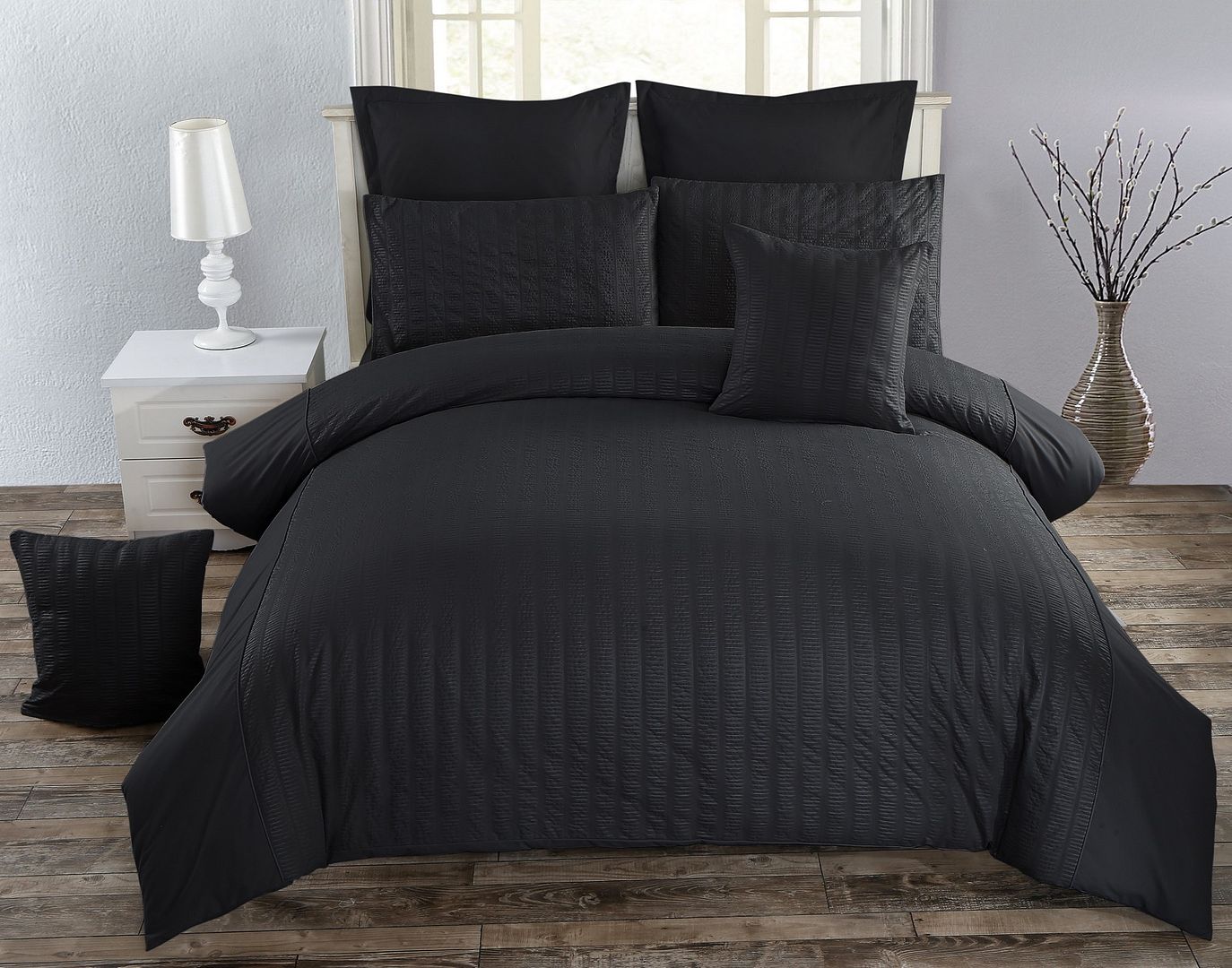 V493-PASK-05-88045-00 Seersucker Super King Size Black Duvet Quilt Cover Set - Image 1