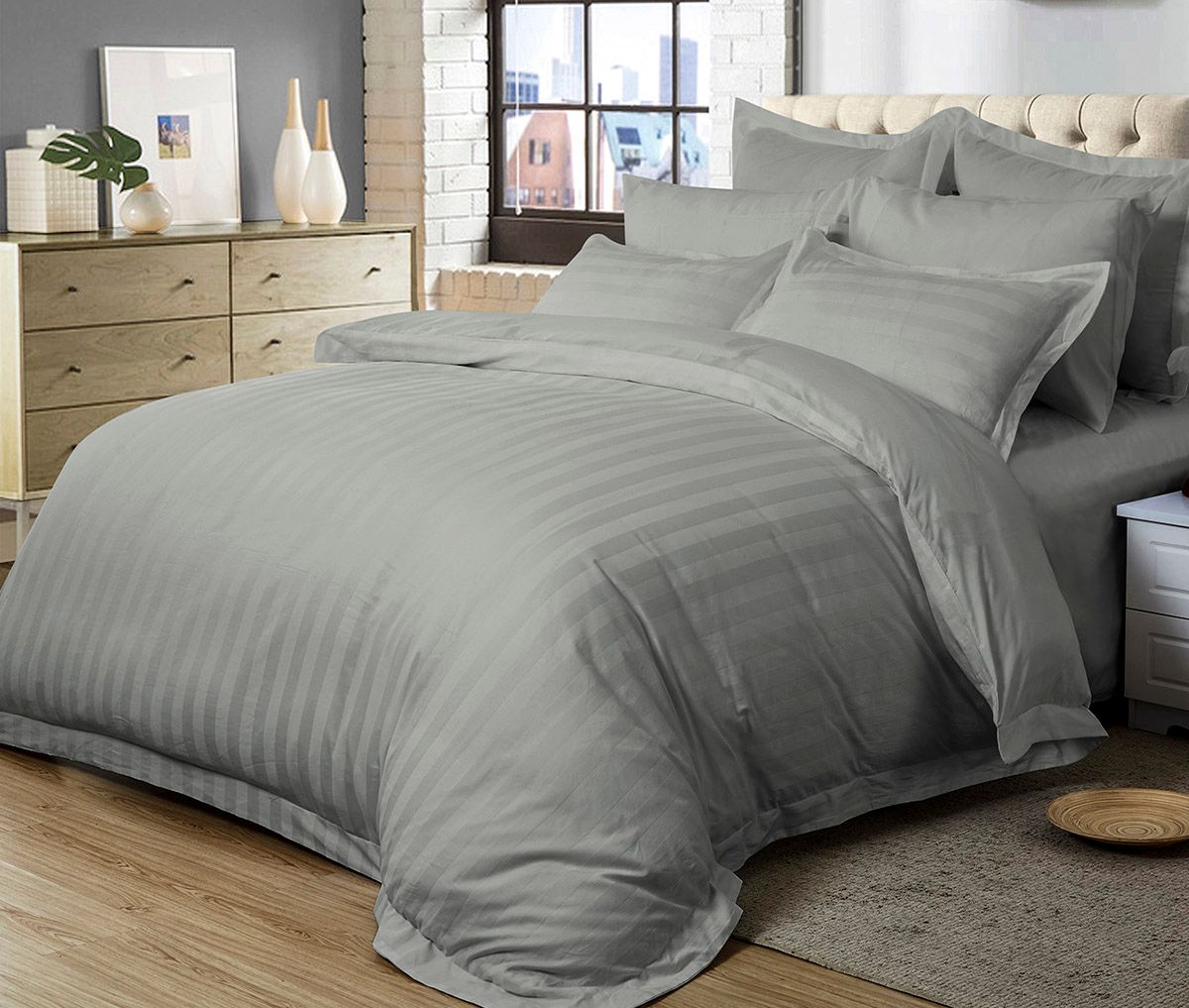 V493-YK-06-88270-00 1000TC Ultra Soft Striped King Size Grey Duvet Quilt Cover Set - Image 1