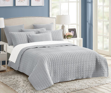 V517-VSC7-KSIL-94761-00 7 piece vintage stone wash comforter set king silver - Image 1