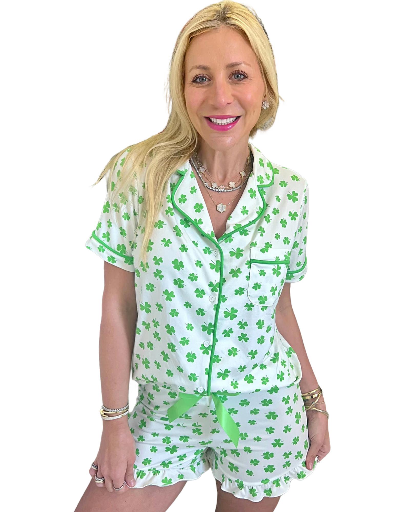 V539-AZEXDC151291-P10920-XL-202508270645-00 Green Clover Printed Short Sleeve and Ruffled Shorts Pajama Set - XL - Image 1