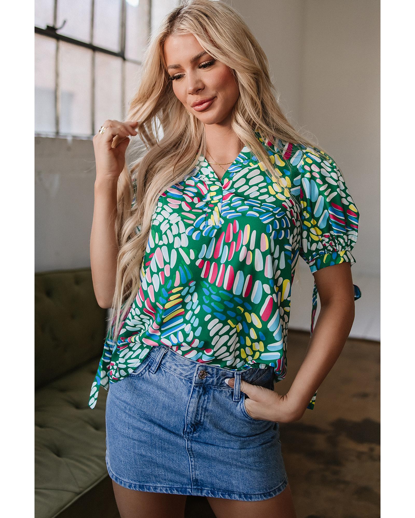 V539-AZEXDC25130644-P920-XL-202508271120-00 Green Brushwork Geometric Print Puff Sleeve Notched Neck Blouse - XL - Image 1