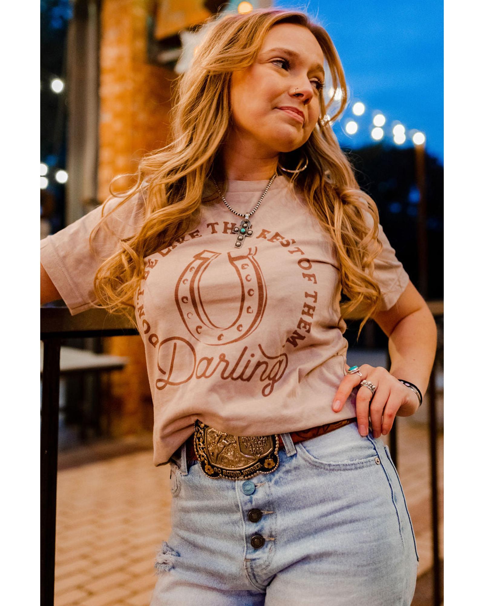 V539-AZEXDC25219495-16-M-202508261730-00 Azura Exchange Darling Letter Graphic Print T-Shirt - M - Image 1