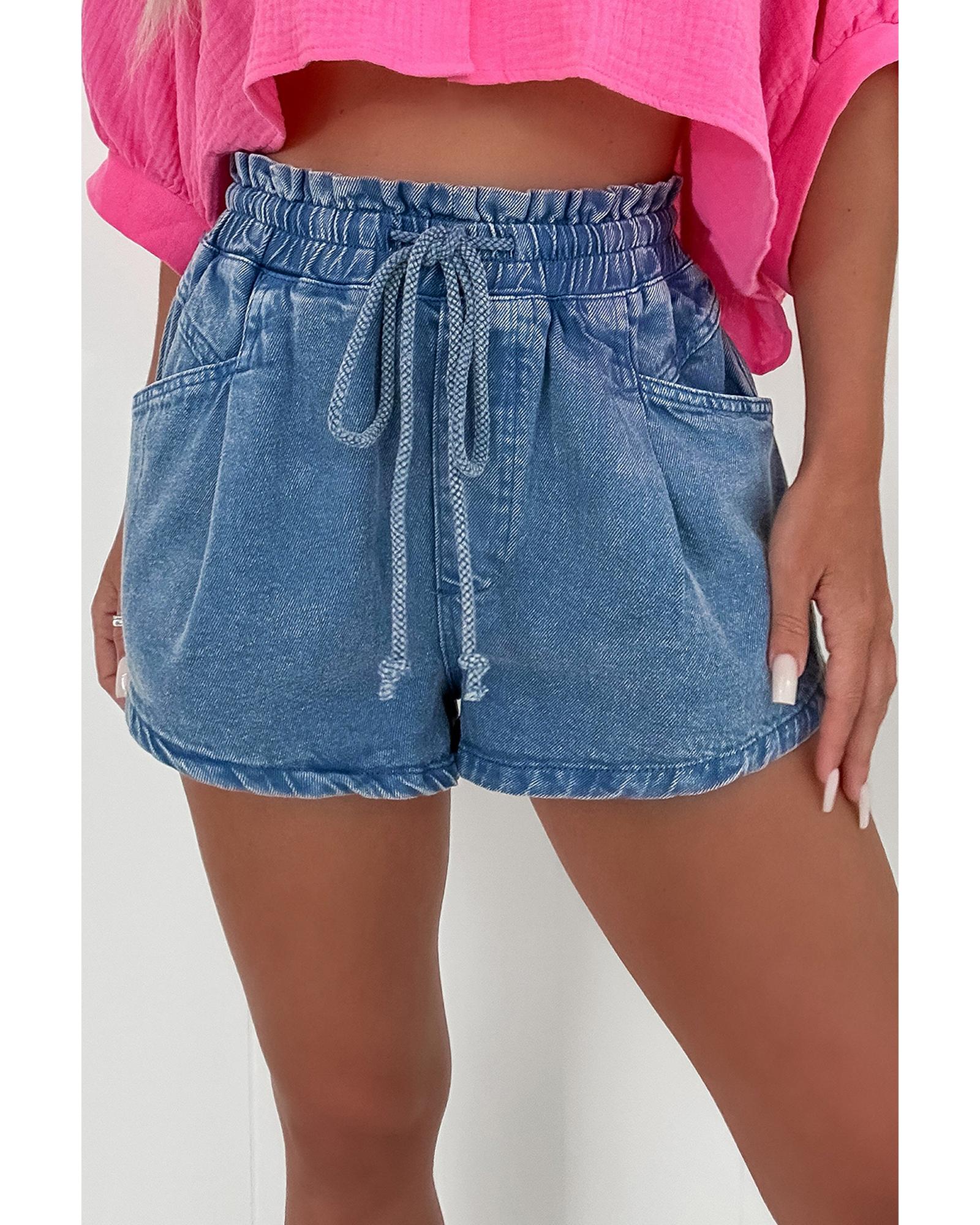 V539-AZEXDC7831766-P604-14-202508292155-00 Ashleigh Blue Drawstring High Waist Casual Denim Shorts with Pockets - 14 US - Image 1