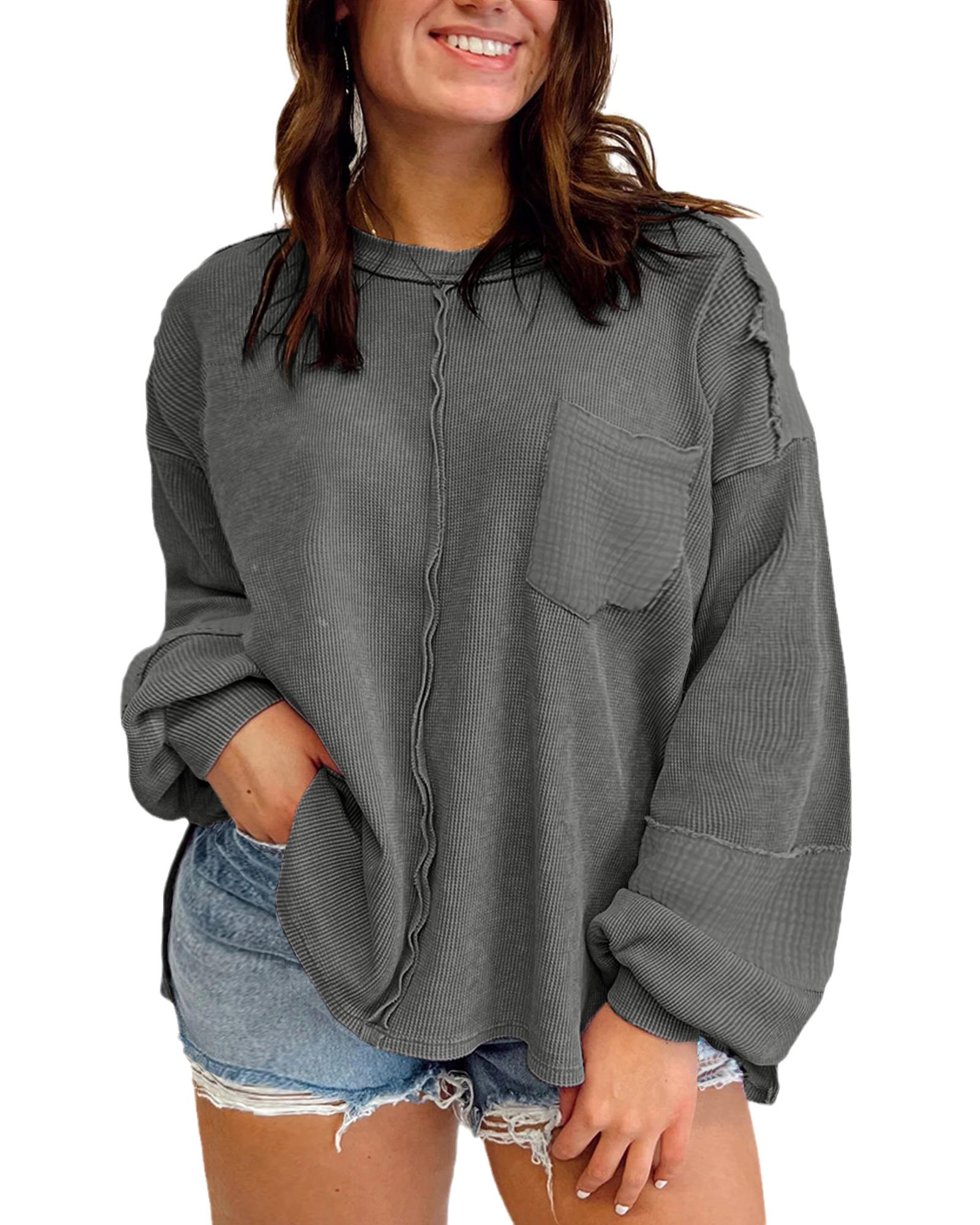 V539-AZEXPL2511273-P2011-1X-202506182016-00 Dark Grey Plus Size Exposed Seam Crinkle Patchwork Top - 1X - Image 1