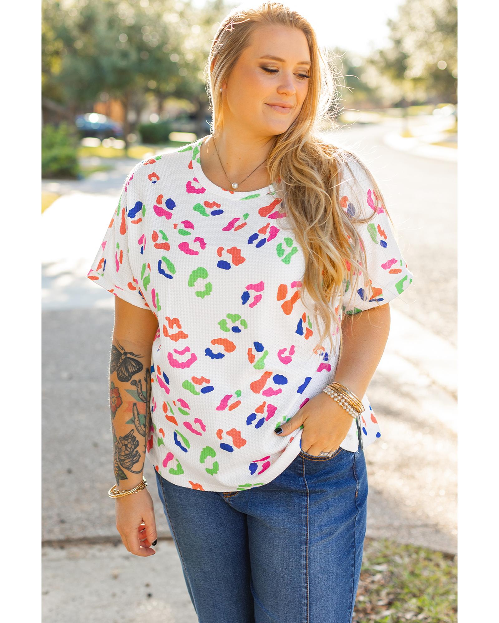 V539-AZEXPL2521362-P120-4X-202508311315-00 White Multicolor Leopard Print Textured Plus Size T Shirt - 4X - Image 1