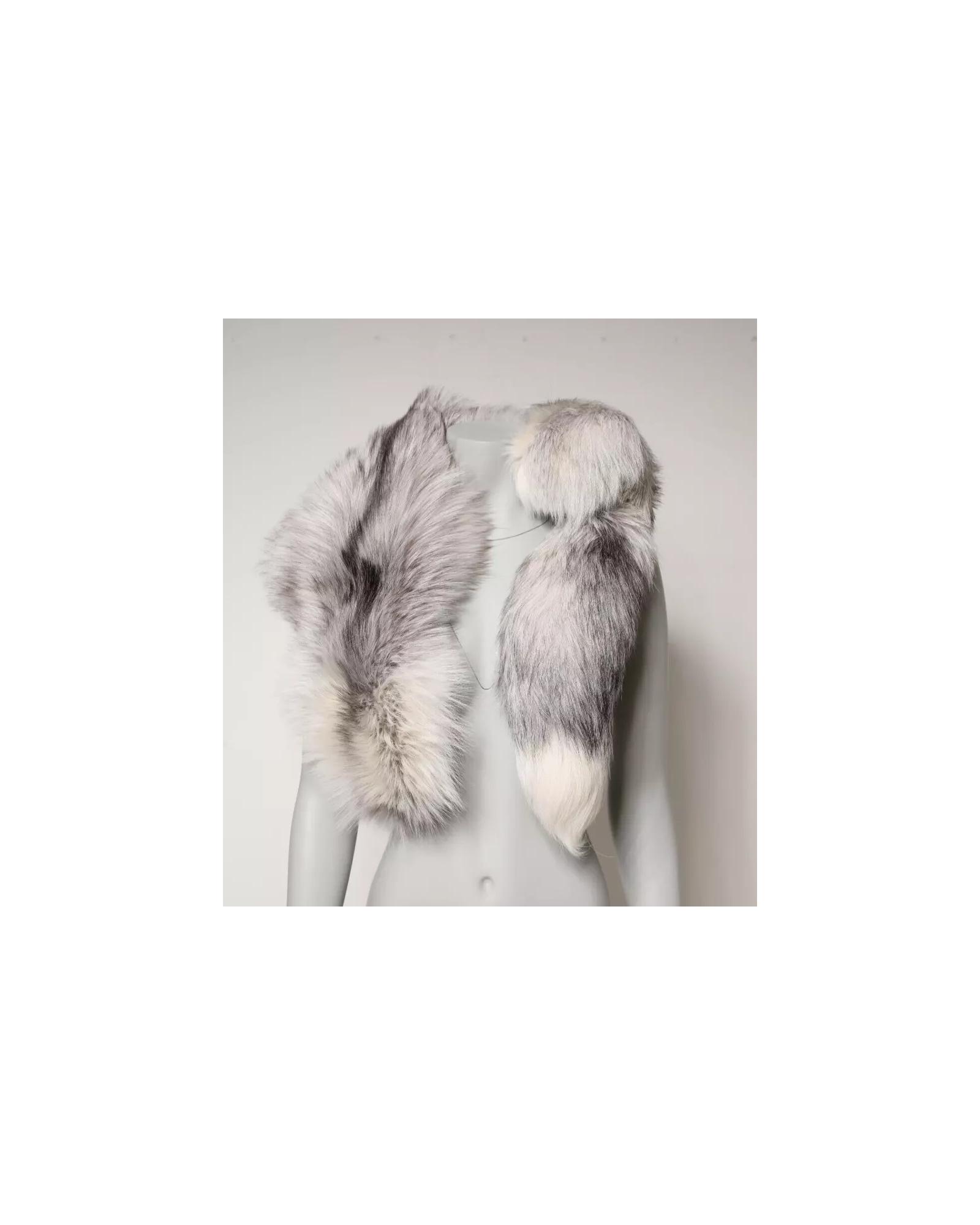 V539-MS7121-202506170952-00 Dolce & Gabbana Women's White Fox Fur Neck Wrap Warmer Winter Scarf - One Size - Image 1