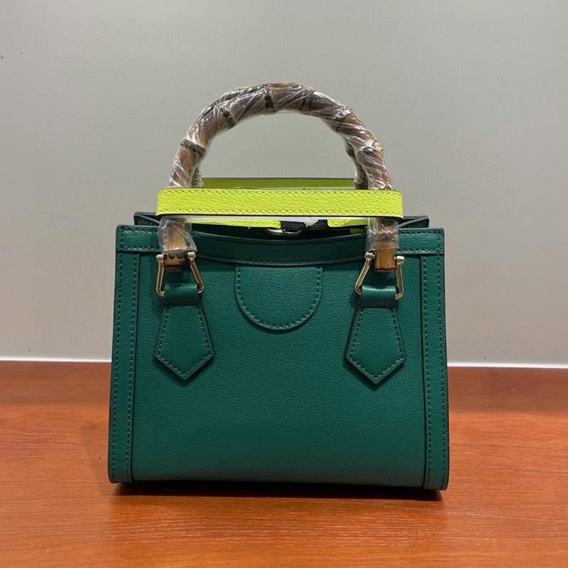 V562-F104823050DBT-202504251516-00 Versatile Bacchus Shoulder Bag in First Layer Cowhide - Emerald - Image 1