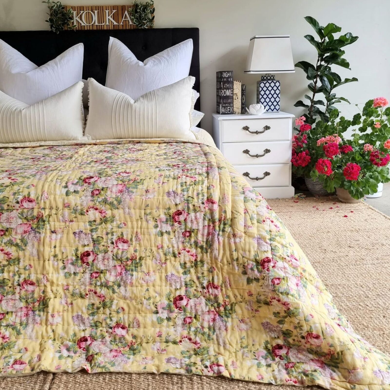 V563-0038-150387-00 English Rose Yellow Reversible Quilt - Yellow (King - 228 cm x 274 cm) - Image 1