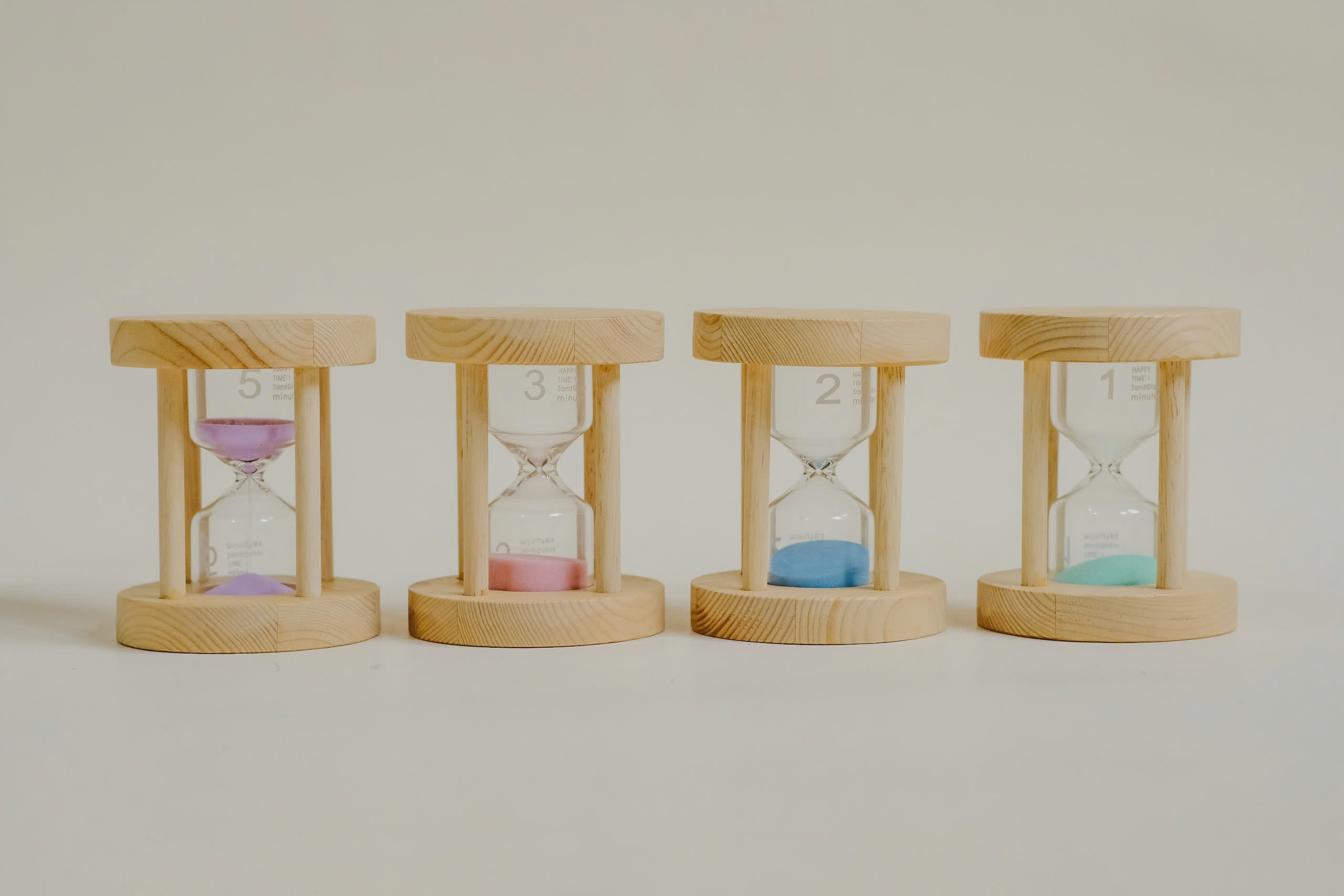 V59-368-202503201040-00 Wooden sand timers Set of 4 - Image 1