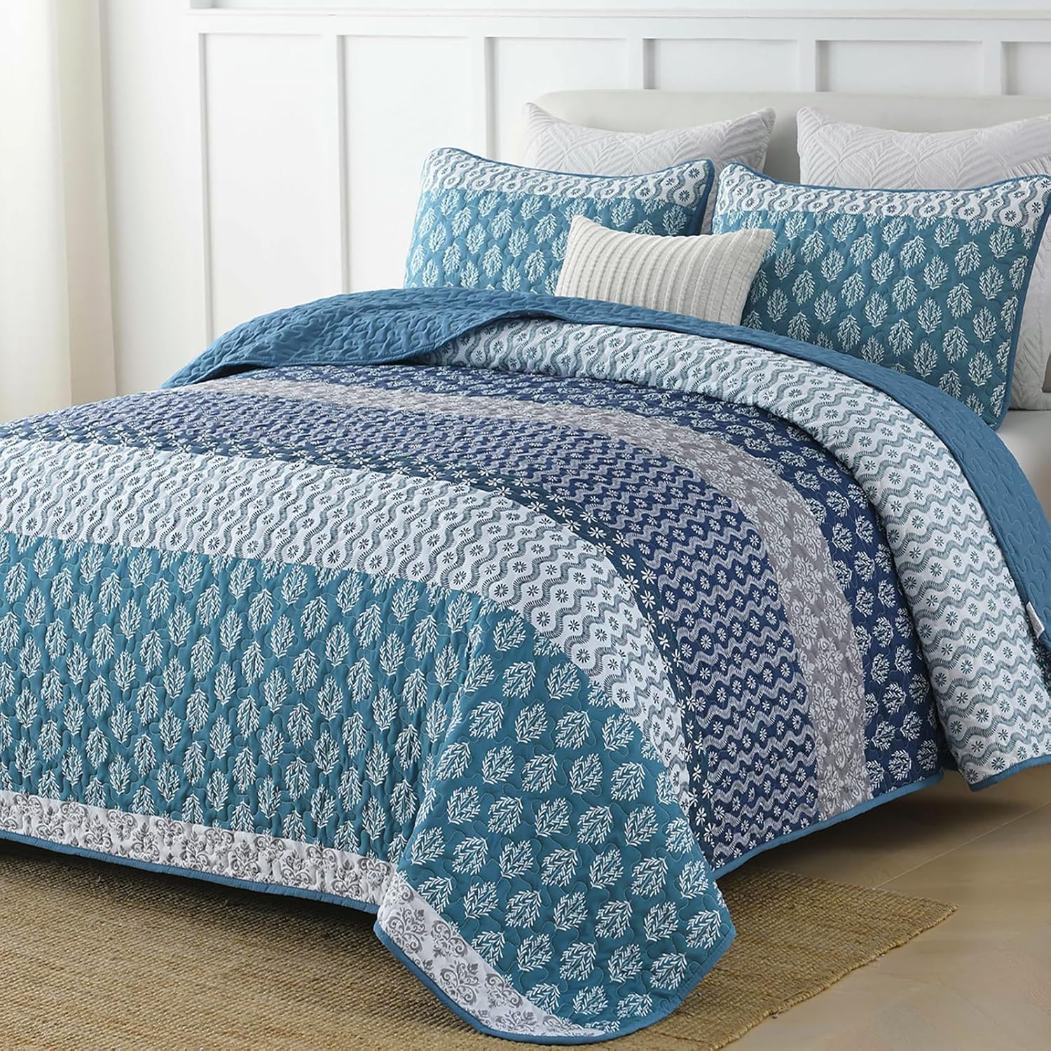 V745-AC080501Q13U-218215-00 Classic Hydrangea Soft Quilted 3 Pc Bedspread & Pillow Cover Set - Image 1