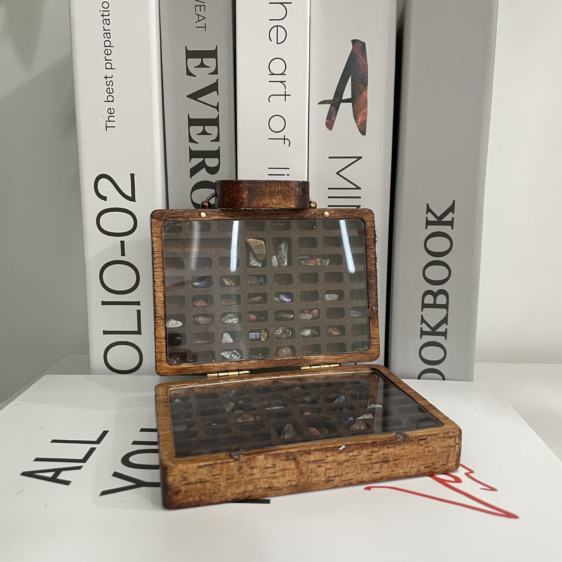 V888-ELOSUNG12545-212367-00 Brown Vintage Wooden Display Box – Glass Lid Organizer for Rocks, Jewelry, and Collectibles - Image 1