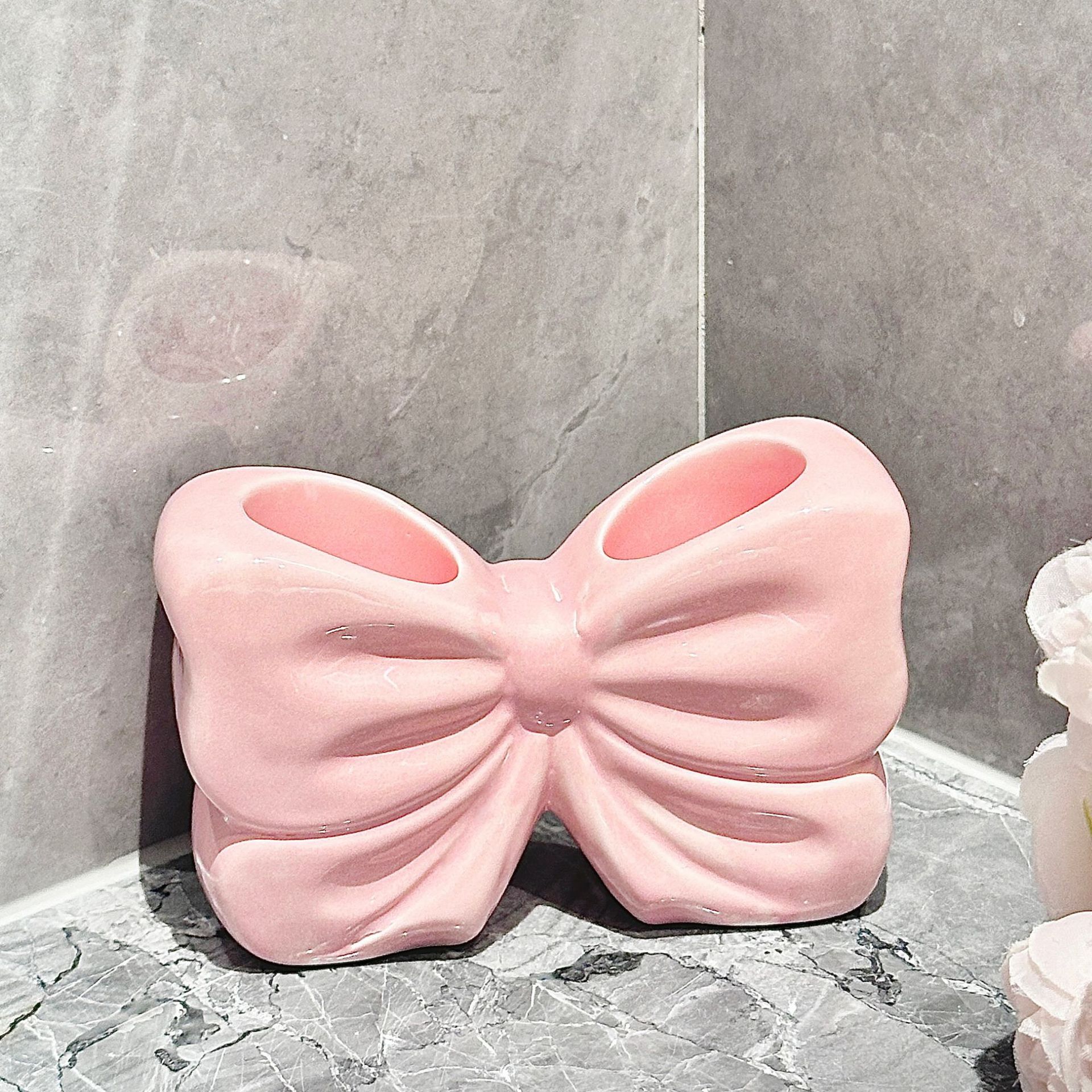 V888-ELOSUNG13857-213022-00 Pink Creative Ceramic Bowknot Toothbrush Holder - Elegant Bathroom Storage for Electric Toothbrush and Toothpaste - Image 1