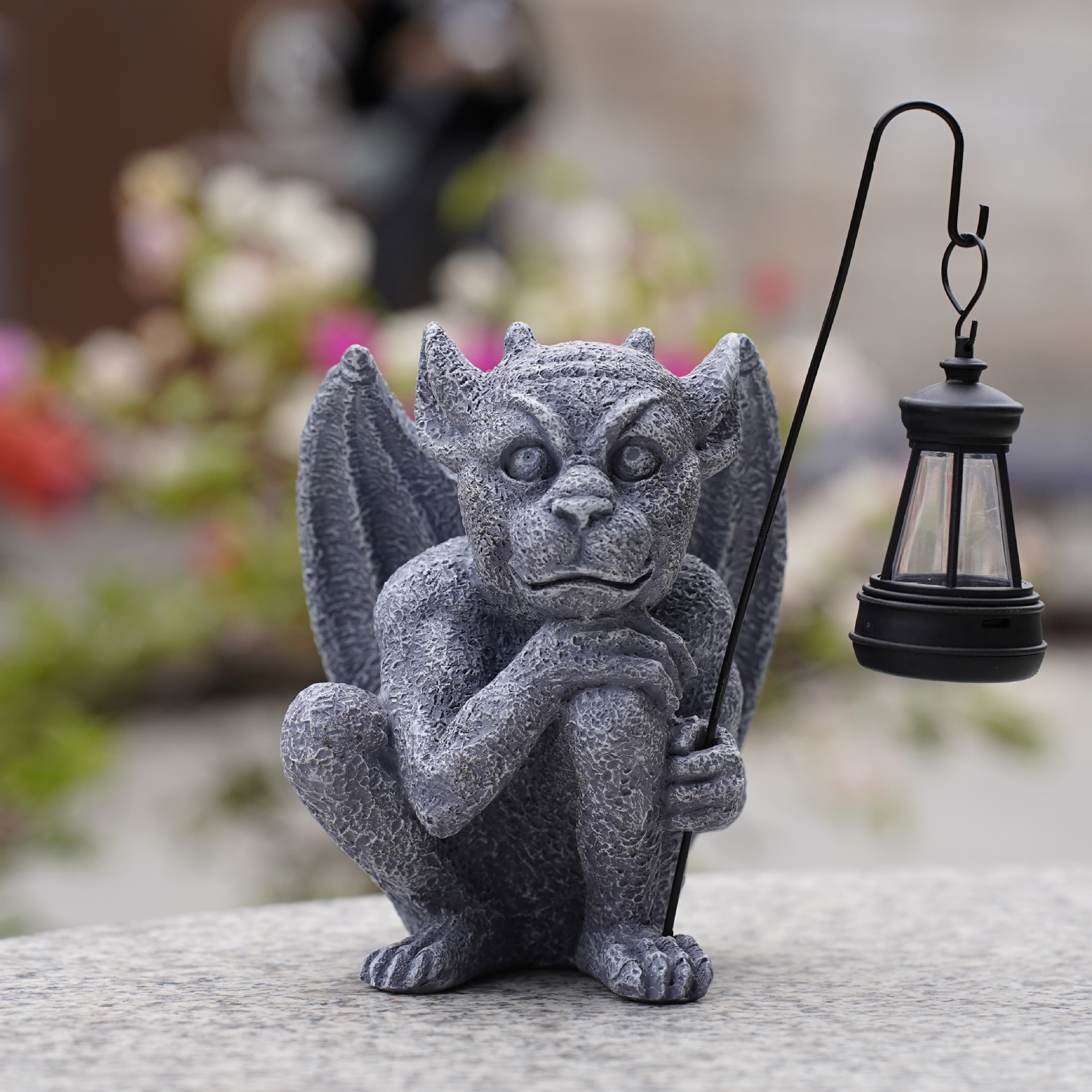 V888-ELOSUNG16745-223308-00 Solar-Powered Gargoyle Statue with LED Lantern – Gothic Outdoor Halloween Garden Decor - Image 1