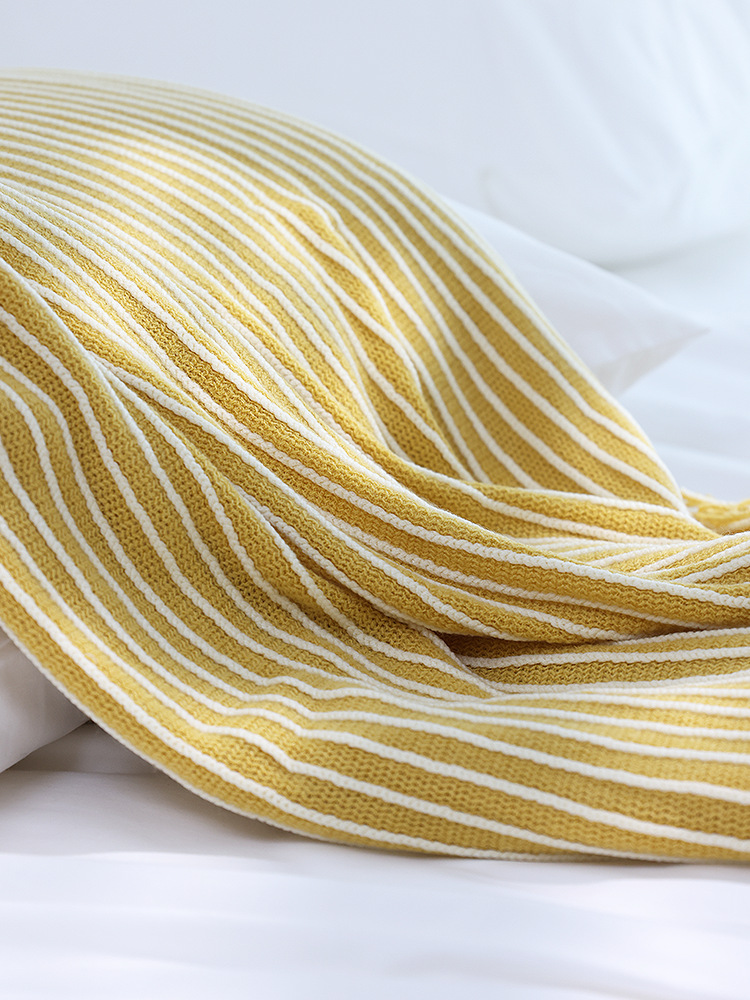 V888-ELOSUNG20351-226795-00 Yellow Cozy Knit Throw Blanket with Fringe - Stylish Striped Bed End Cover, 127x220CM - Image 1