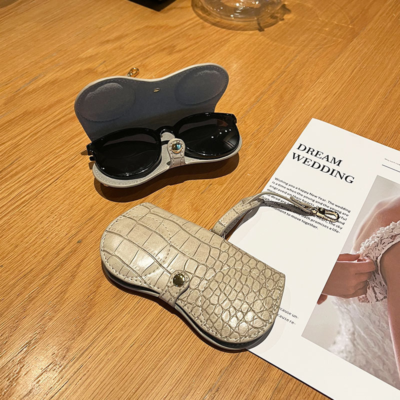 V888-ELOSUNG21919-202503141126-00 Beige Stylish PU Leather Eyeglass Case - Portable Sunglasses Storage Pouch with Strap for Men and Women - Image 1