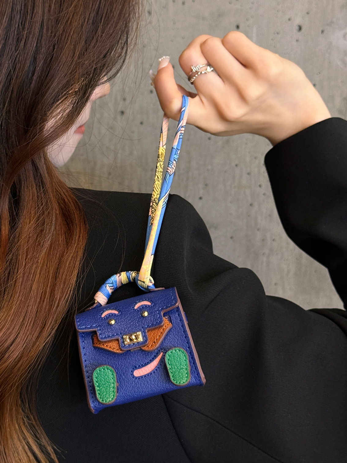 V888-ELOSUNG22115-202503181021-00 Dark Blue Mini Bag Earphone Case - Stylish Keychain Pouch for Headphones - Image 1