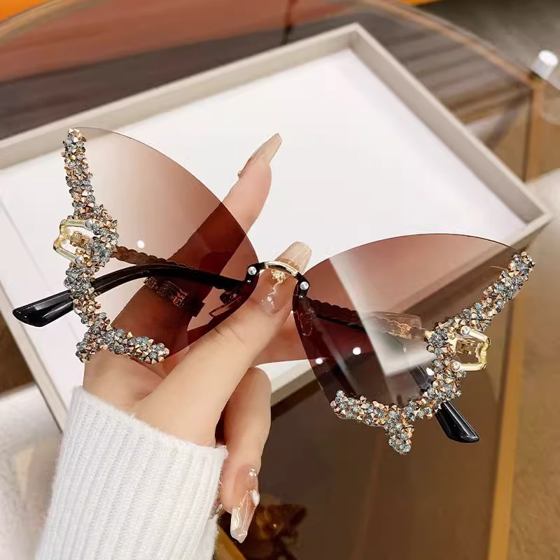 V888-ELOSUNG22687-202504011321-00 Tan color full diamonds 2 - PCS Fashion Street Style Sunglasses: Diamonte Butterfly Edition - Image 1