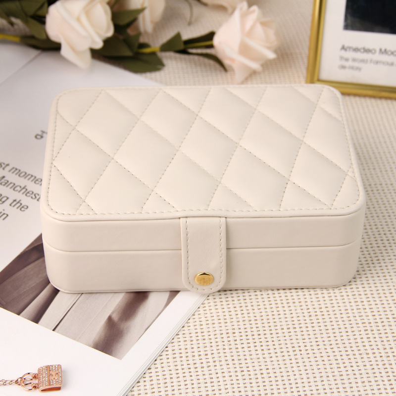 V888-ELOSUNG23007-202503211706-00 Beige Elegant Quilted PU Leather Jewelry Box - Portable Organizer for Travel & Home - Image 1