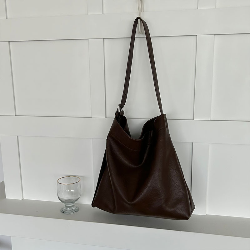 V888-ELOSUNG24191-202503251829-00 Coffee Fashionable Minimalist Bucket Tote Bag - Versatile & Spacious for Daily Commutes - Image 1