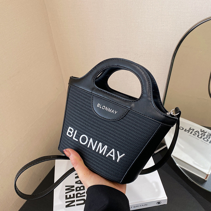 V888-ELOSUNG25004-202504141435-00 Small and lightweight black BLONMAY bucket bag, perfect for everyday use - Image 1