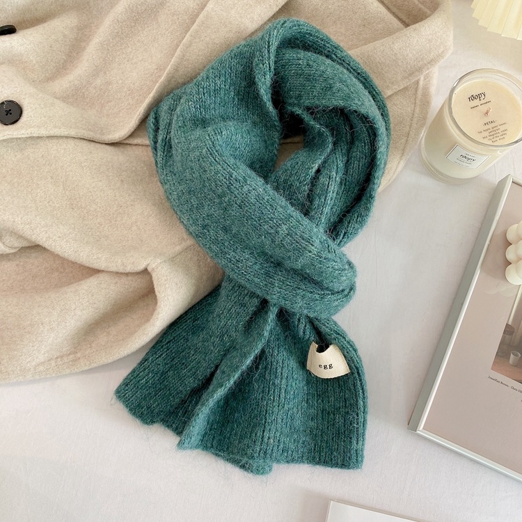 V888-ELOSUNG25471-202504281448-00 Green Cozy Knit Scarf - Soft Wool-Blend Winter Neck Wrap, Warm and Stylish - Image 1