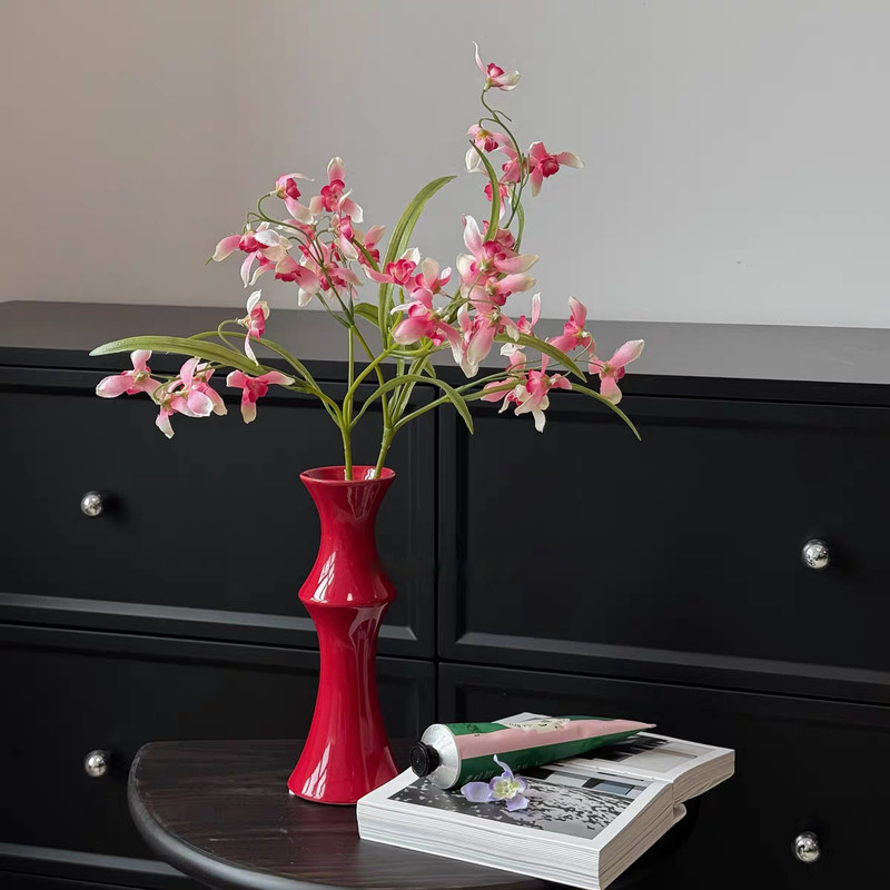 V888-ELOSUNG26226-202504211259-00 Glossy Red Ceramic Vase - Unique Bamboo-Look Design (20x8x5.5cm) - Image 1