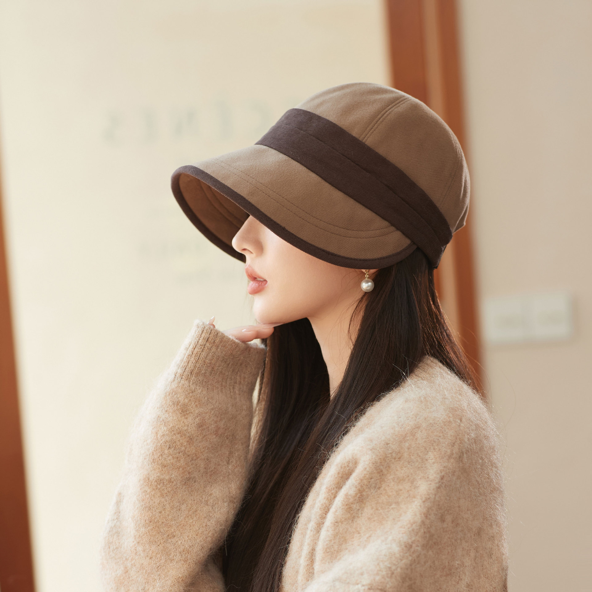 V888-ELOSUNG27465-202505131732-00 Brown Elegant Warm Bucket Hat - Minimalist Color Block Design, Face-Slimming Style for Autumn & Winter - Image 1