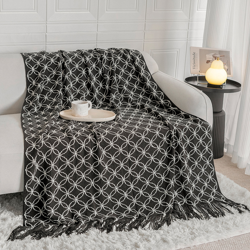 V888-ELOSUNG27993-202505231226-00 Black Cozy Geometric Knitted Throw Blanket with Tassels - Soft Acrylic Decorative Sofa & Bed Cover, 130x180cm - Image 1