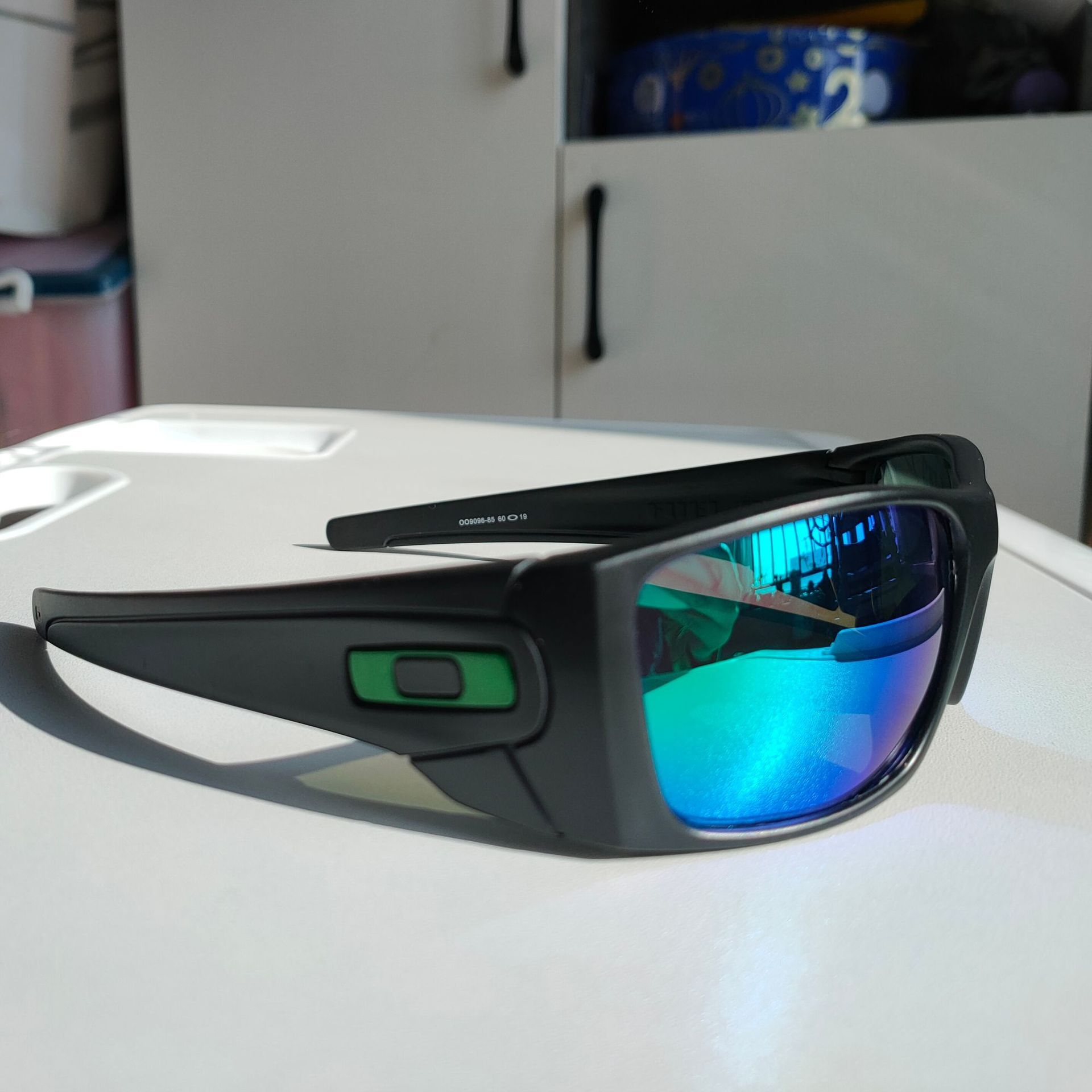 V888-ELOSUNG29090-202505231226-00 Sport Polarized Sunglasses with UV400 Protection - Multi-Layer Lens Technology(Black frame green film) - Image 1