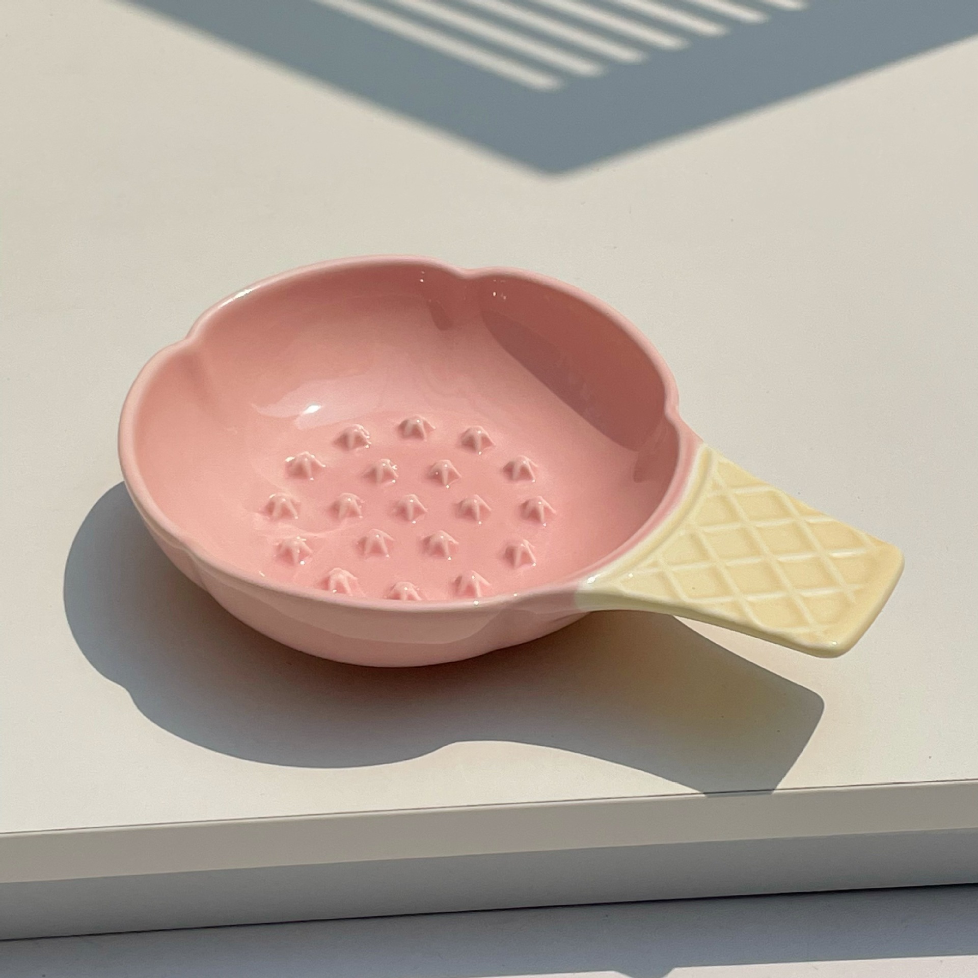 V888-ELOSUNG32032-202505261515-00 Pink and Yellow Adorable Ice Cream Cone Ceramic Slow Feeder Pet Bowl - Fun Anti-Gulp Design for Cats & Dogs - Image 1