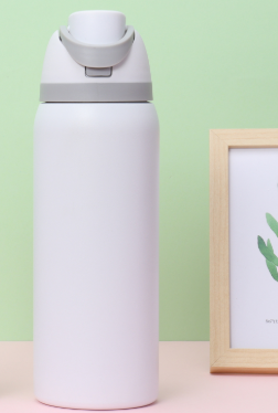 V888-ELOSUNG33205-202506061830-00 White 32oz 304 Stainless Steel Insulated Water Bottle - Dual-Drink Pop-Up Lid - Image 1