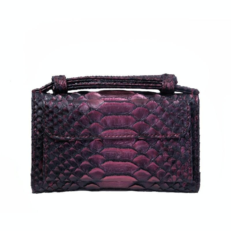 V562-B1053712750DBT-202508282245-00 Chain Crossbody Bag with Snake Texture Print - 6 Two Colour Purple - Image 1